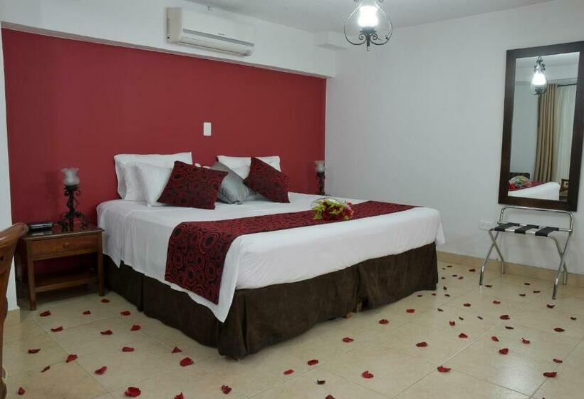 סוויטה עם מרפסת, Juan Maria