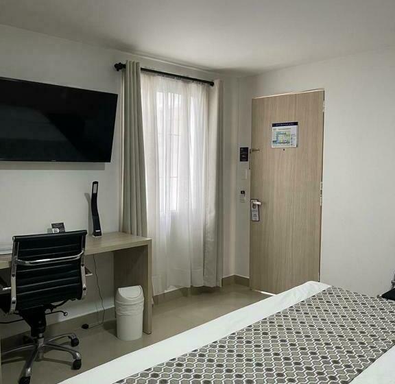 חדר סטנדרט יחיד, Juan Maria