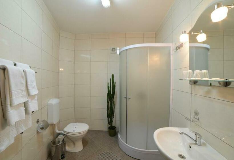 Номер Стандарт, Lucy Star