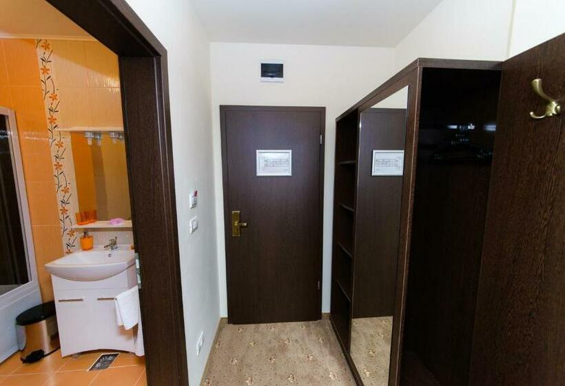 Номер Стандарт, Miky