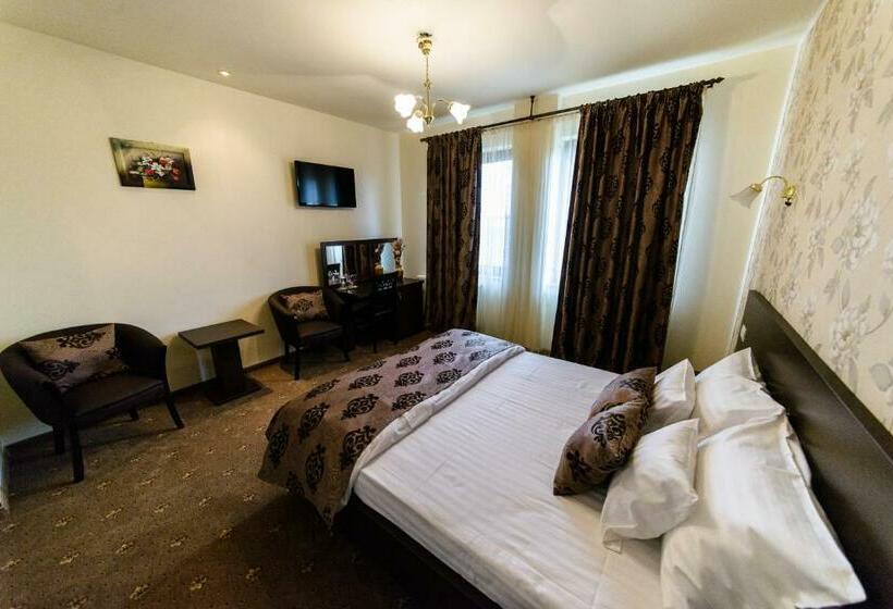 Номер Superior, Miky