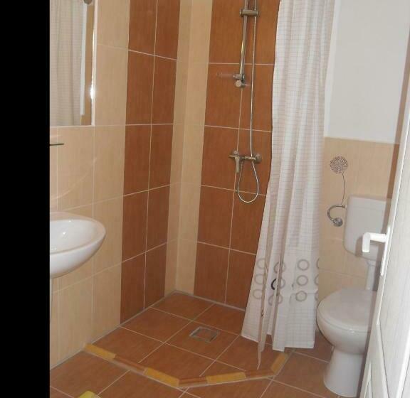 חדר סטנדרט לשלושה, Pensiunea Trasura   Hinto Panzio