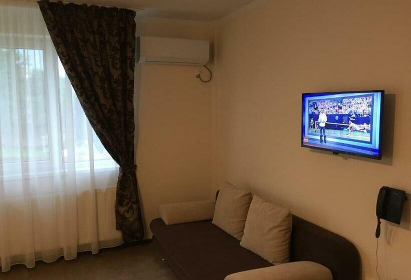 اتاق لوکس سه تخته, Restaurant Oscar