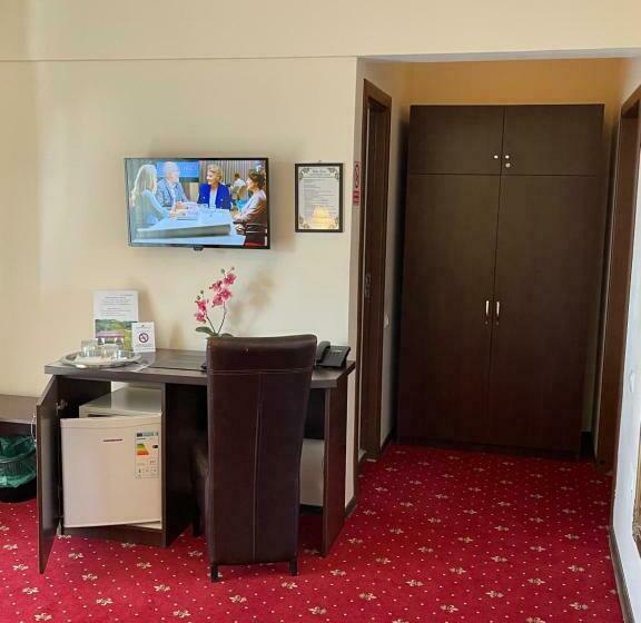 اتاق استاندارد یک تخته با بالکن, Restaurant Oscar