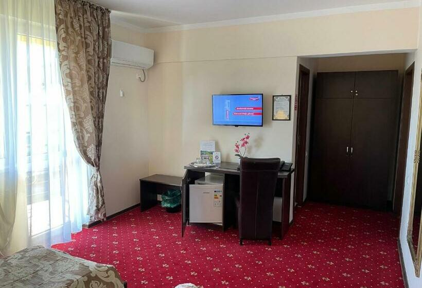 اتاق استاندارد یک تخته با بالکن, Restaurant Oscar