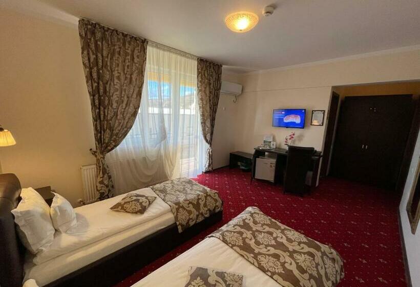 اتاق استاندارد یک تخته با بالکن, Restaurant Oscar