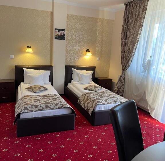 اتاق استاندارد یک تخته با بالکن, Restaurant Oscar