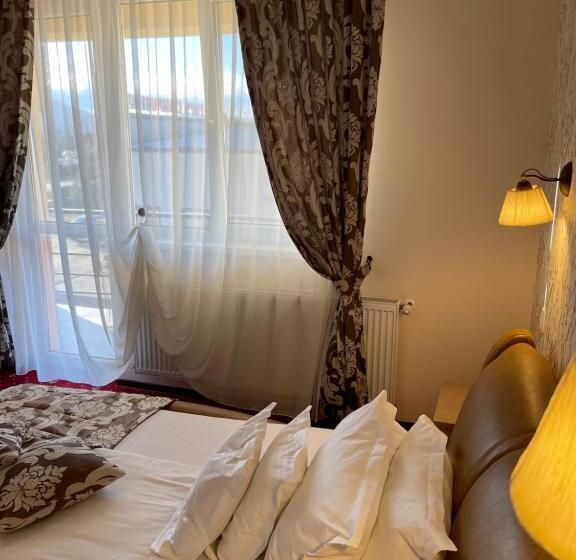 اتاق استاندارد با بالکن, Restaurant Oscar