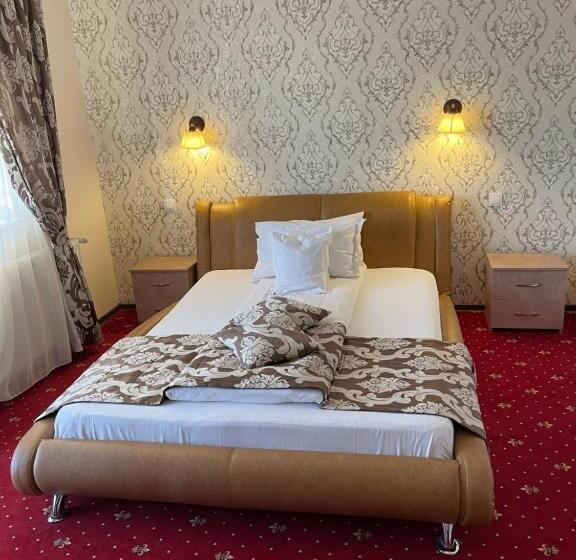 اتاق استاندارد با بالکن, Restaurant Oscar