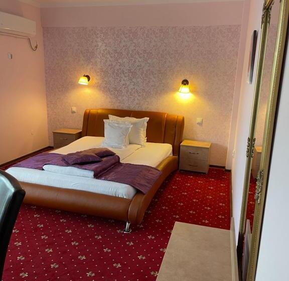 اتاق استاندارد با بالکن, Restaurant Oscar