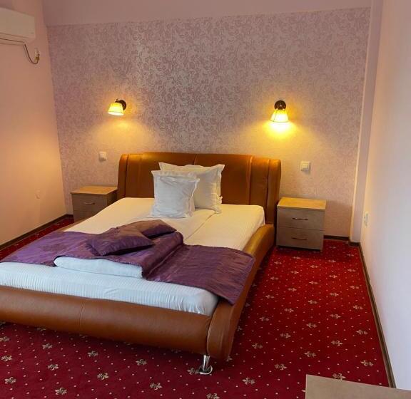 اتاق استاندارد با بالکن, Restaurant Oscar