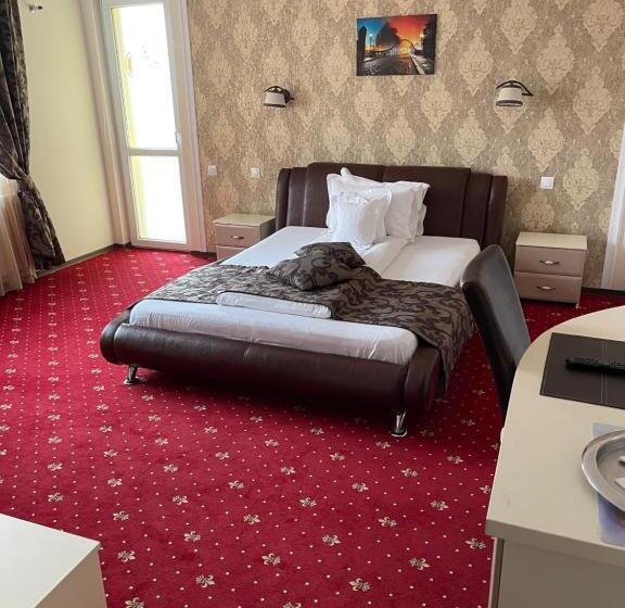 اتاق لوکس سه تخته, Restaurant Oscar