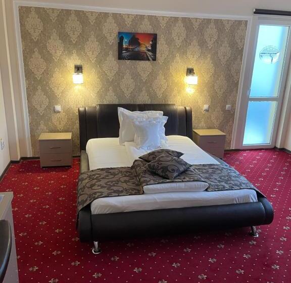 اتاق لوکس سه تخته, Restaurant Oscar