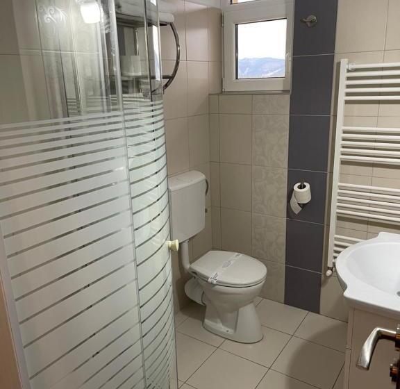 اتاق استاندارد, Restaurant Oscar