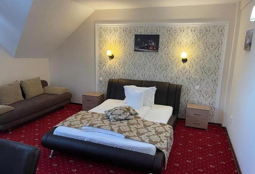 اتاق استاندارد, Restaurant Oscar