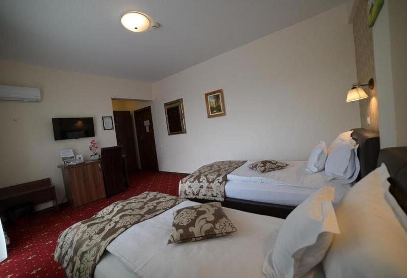 اتاق استاندارد یک تخته با بالکن, Restaurant Oscar