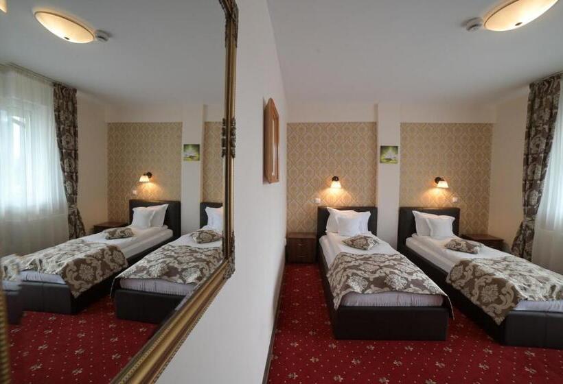 اتاق استاندارد یک تخته با بالکن, Restaurant Oscar