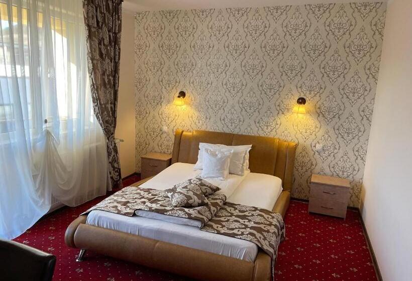 اتاق استاندارد با بالکن, Restaurant Oscar