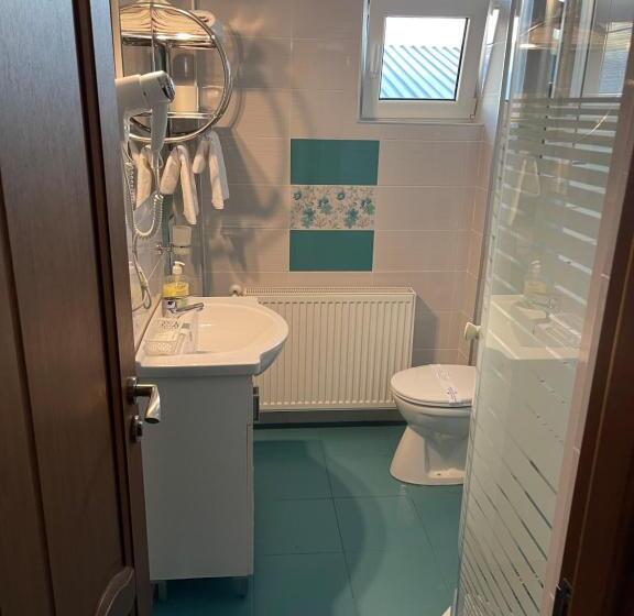 اتاق استاندارد با بالکن, Restaurant Oscar