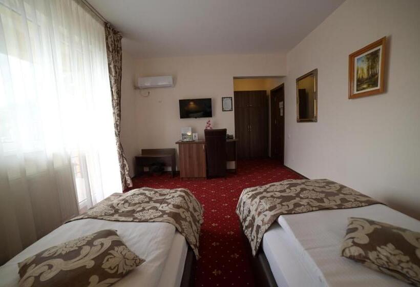 اتاق استاندارد با بالکن, Restaurant Oscar