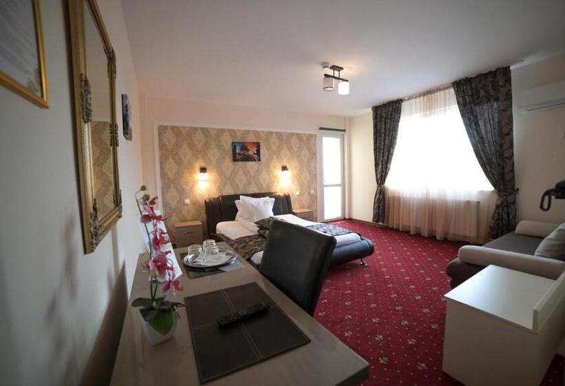 اتاق لوکس سه تخته, Restaurant Oscar