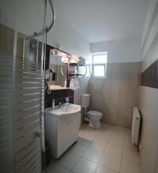 سوئیت با بالکن, Restaurant Oscar