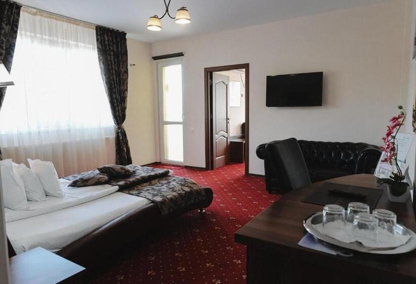 سوئیت با بالکن, Restaurant Oscar