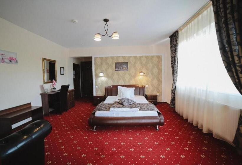 سوئیت با بالکن, Restaurant Oscar