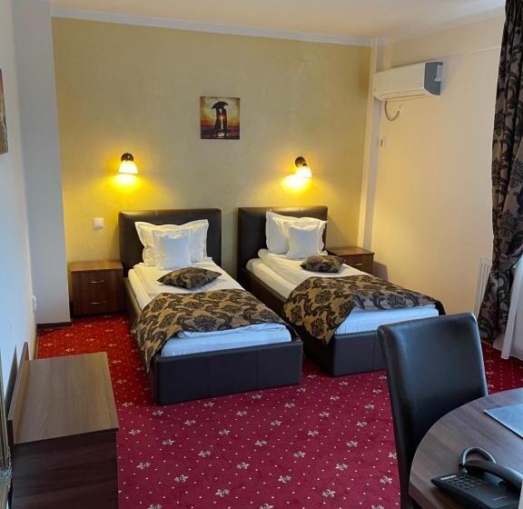 اتاق استاندارد با بالکن, Restaurant Oscar