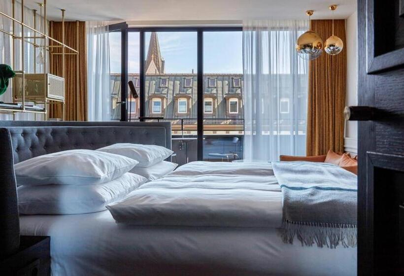 Deluxe Suite King Bed, Roomers Munich, Autograph Collection