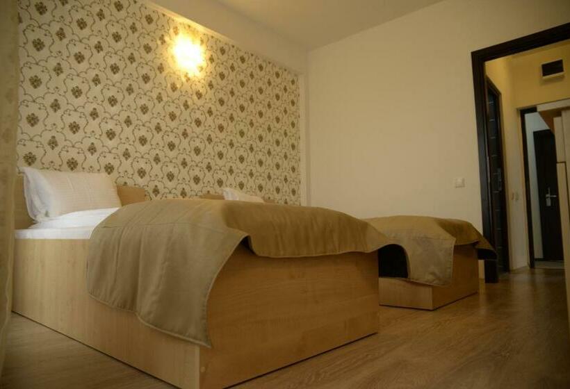 バルコニー付きスタンダードルーム, Story