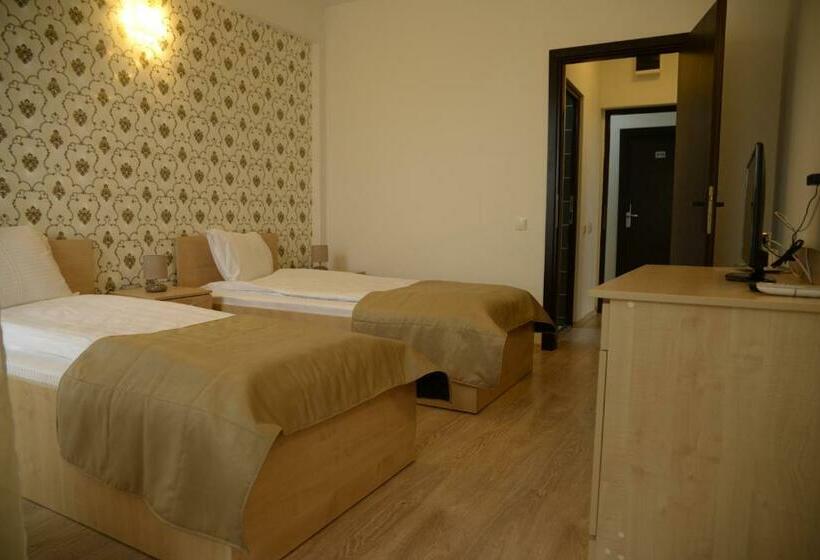 バルコニー付きスタンダードルーム, Story