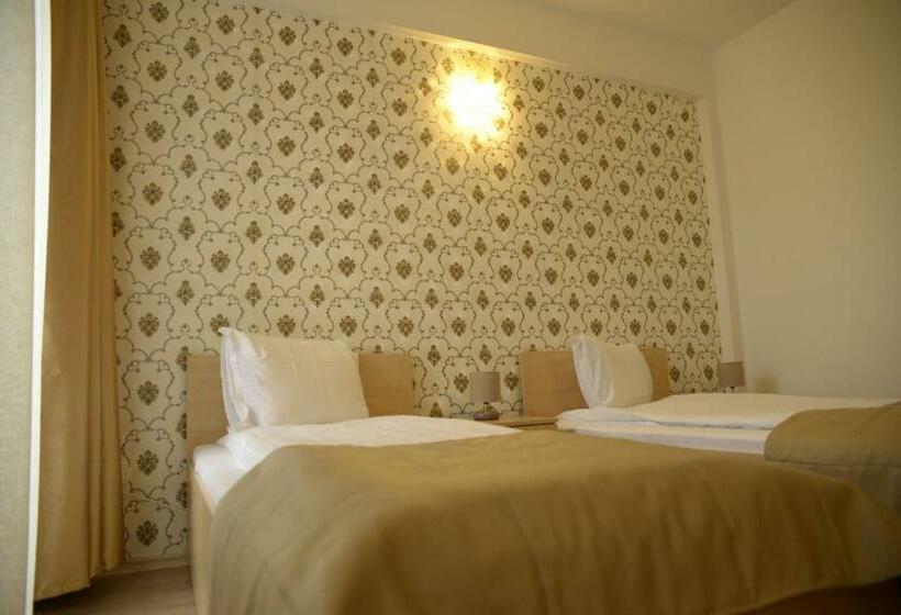 バルコニー付きスタンダードルーム, Story