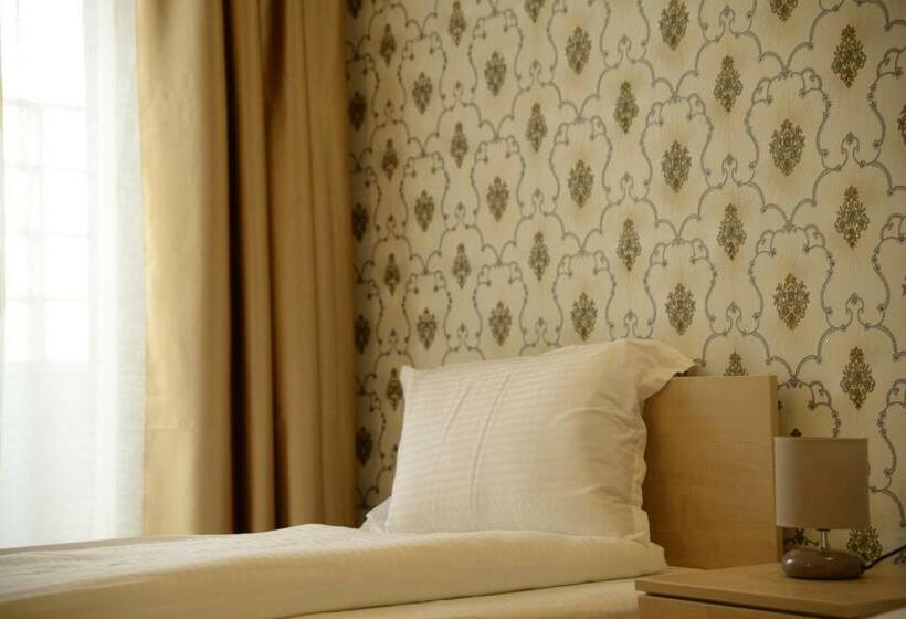 バルコニー付きスタンダードルーム, Story