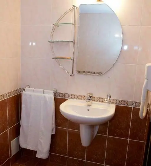 اتاق استاندارد سه نفره, Xemar