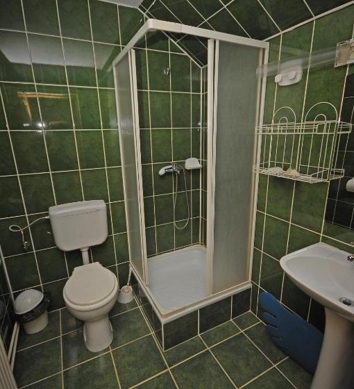 חדר סטנדרט לארבעה, Imola Motel