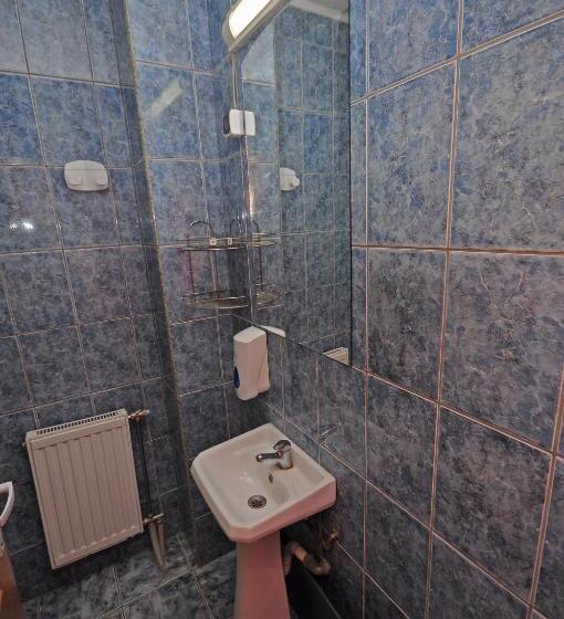 חדר סטנדרט לארבעה, Imola Motel