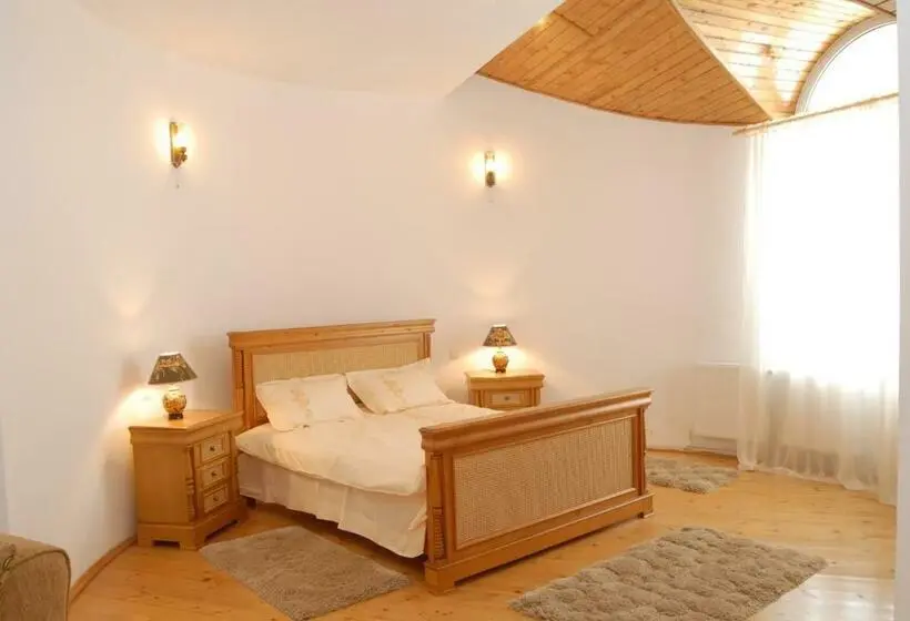 Juniorsviitti, Vila Carpathia