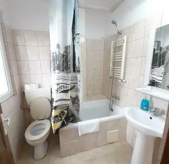 Standard Neljän Hengen Huone, Taxi Hostel