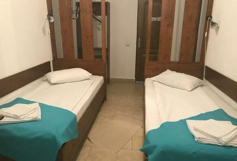 标准间, Taxi Hostel