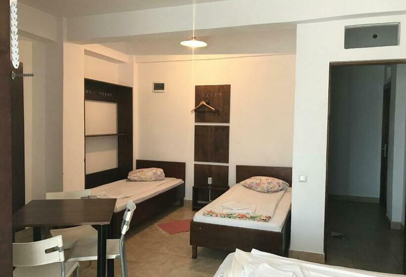 Четырехместный Номер Стандарт, Taxi Hostel