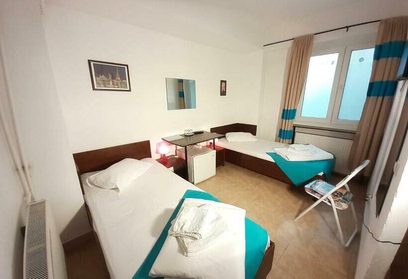 スタンダードルーム, Taxi Hostel