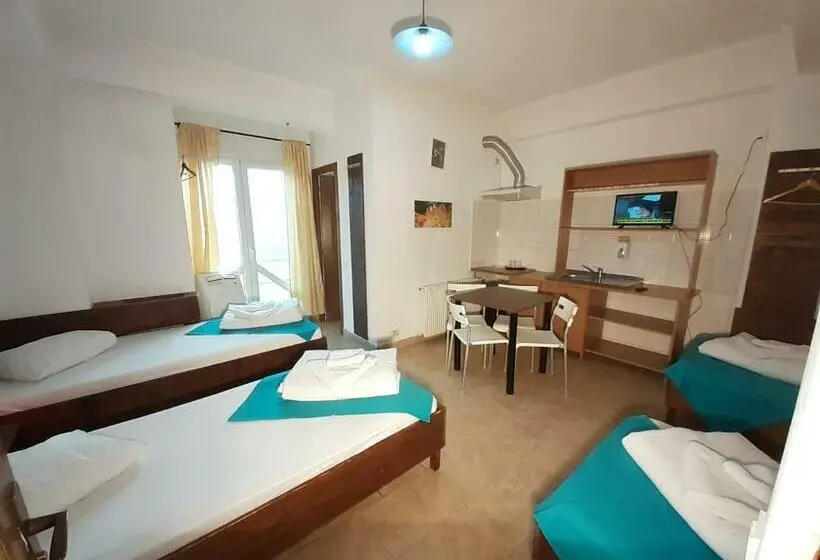 Standard Neljän Hengen Huone, Taxi Hostel