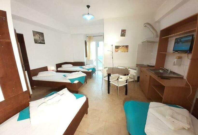 スタンダード4人部屋, Taxi Hostel