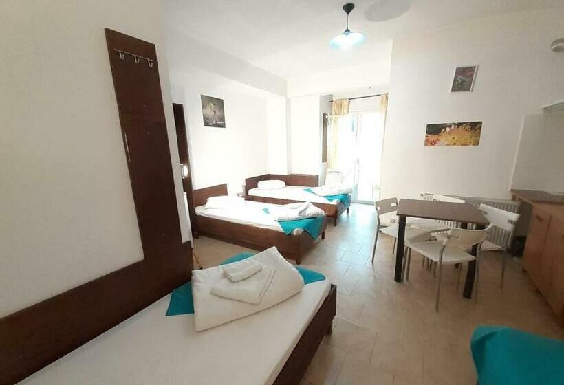 スタンダード4人部屋, Taxi Hostel