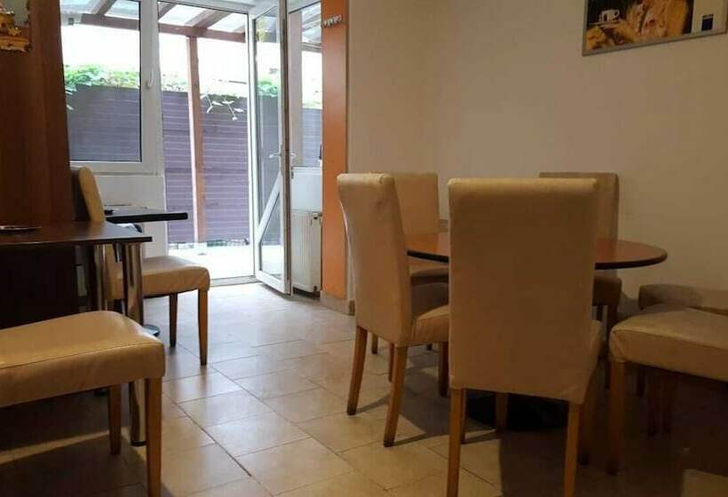 スタンダードルーム, Taxi Hostel