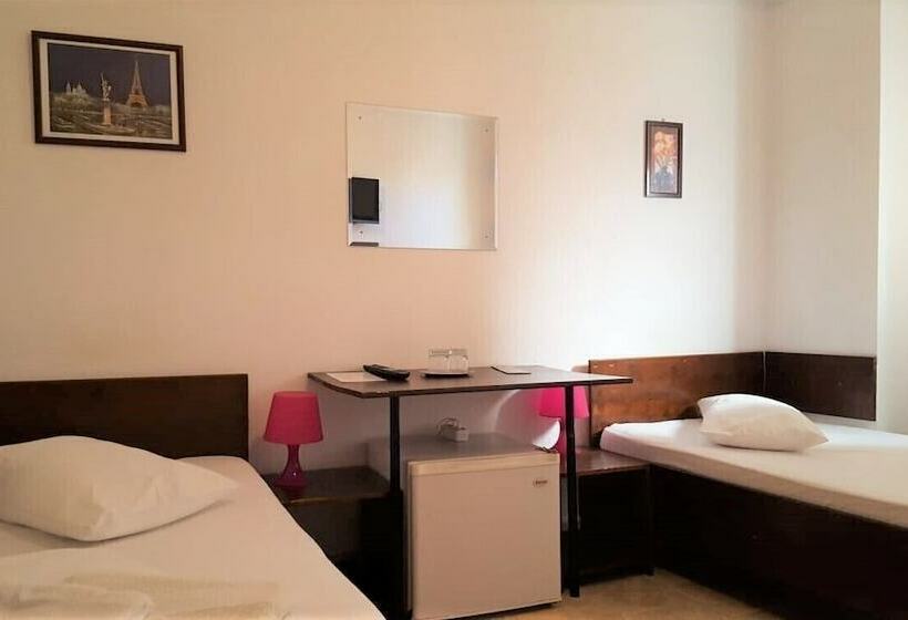 Номер Стандарт, Taxi Hostel