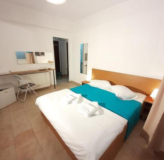 コンフォートルーム, Taxi Hostel