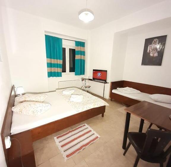 家庭间, Taxi Hostel