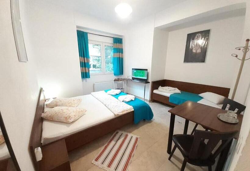 ファミリールーム, Taxi Hostel